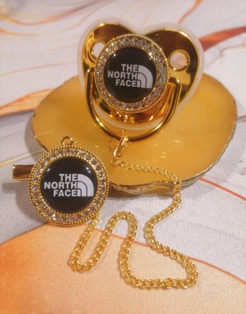 Tétine The North face doré