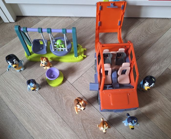 Voiture et balançoire Bluey - photo numéro 2