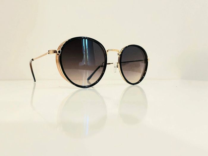 Lunette de soleil mixte ronde noire et dorée verres dégradés UV protection catégorie 2 - photo numéro 9