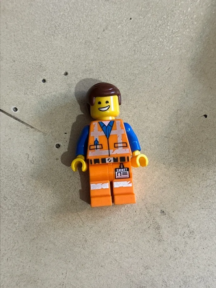 Figurine Lego Emmet, jamais joué ou exposé - photo numéro 3