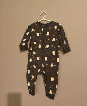 Pyjama noir fantôme
