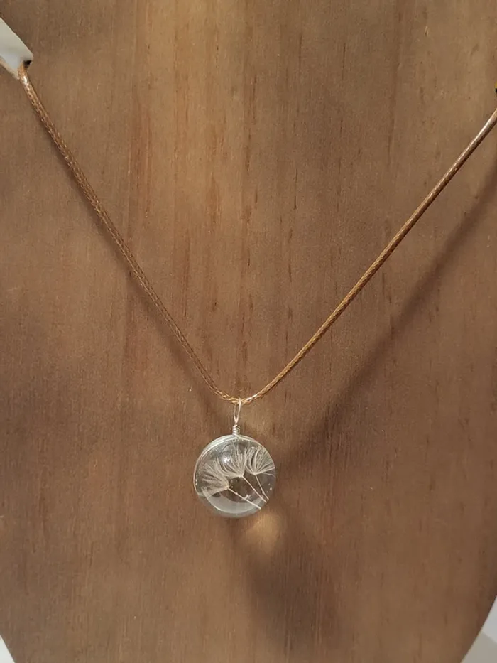 Collier avec pendentif boule avec fleur de pissenlit - photo numéro 3