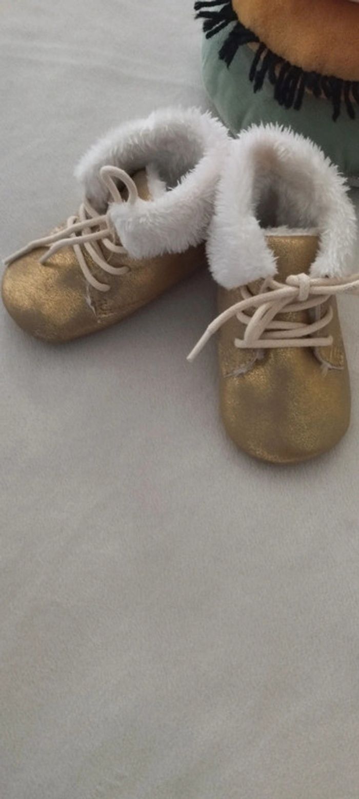 Chaussures dorées - photo numéro 2