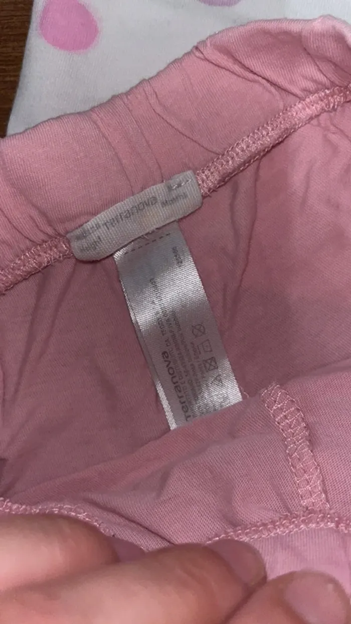Haut sans manche primark 24/36 mois et short terranova 24/36 poi - photo numéro 3