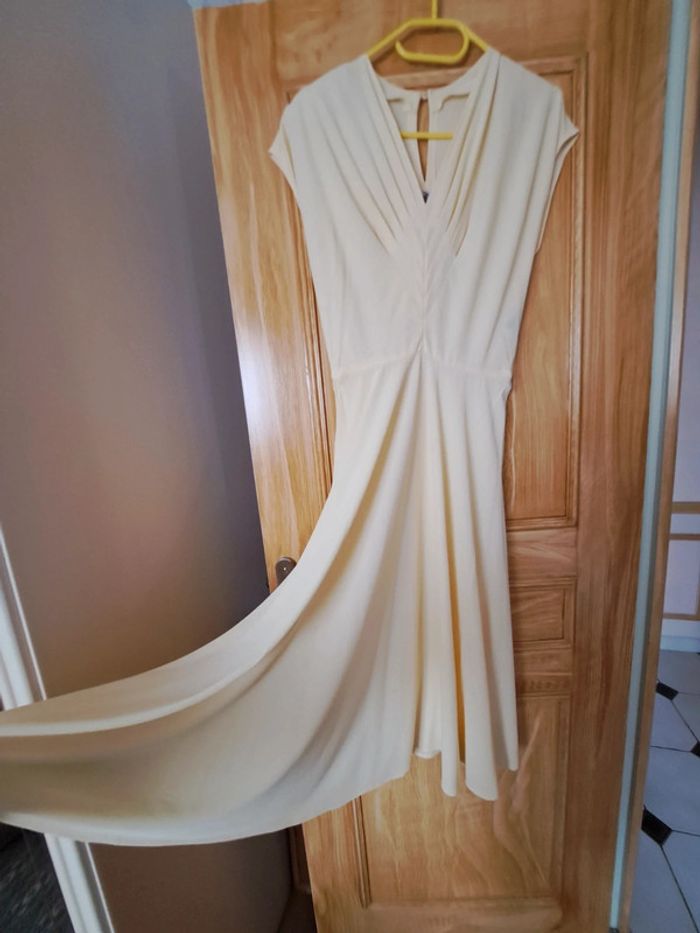 Robe jaune légère - photo numéro 2