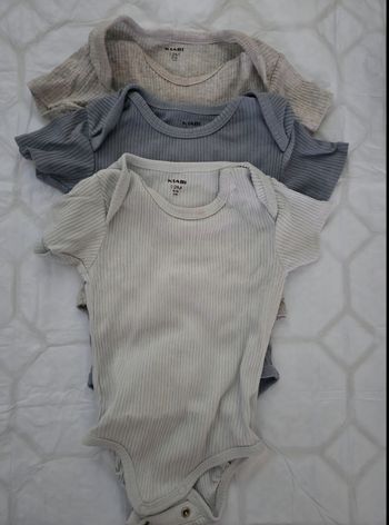 Lot 3 Body Côtelé KIABI - Manches Courtes - 12 Mois 80 cm - Couleurs Neutres