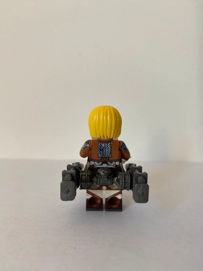 Figurine type lego. Attack on titan - photo numéro 3