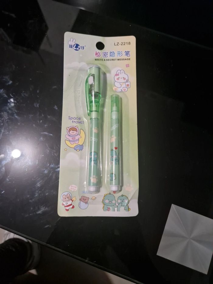 Stylo à encre invisible