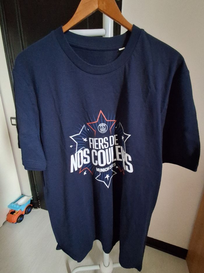 Tee-shirt PSG taille L FIERS DE NOS COULEURS