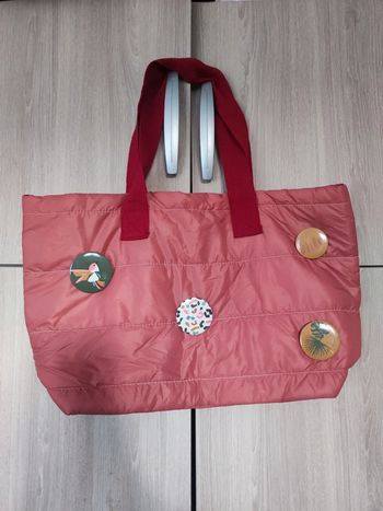 Sac rose matelassé avec badges / blancheporte
