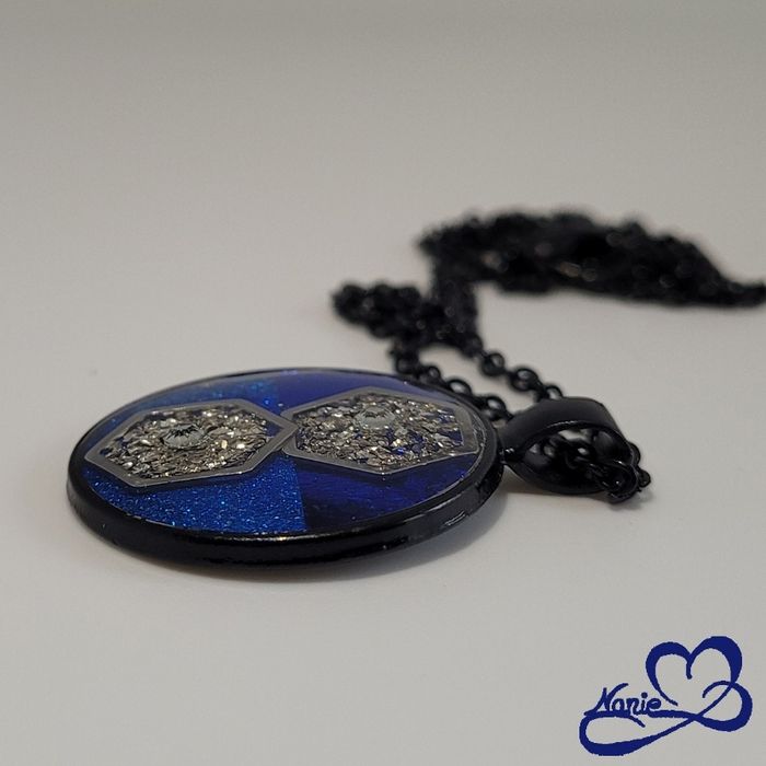 Sautoir, en acier inoxydable et en resine, noir, bleu et argenté pailleté - photo numéro 3