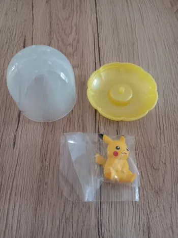 Petite figurine pokemon pikachu