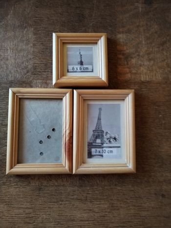 Lot de 3 petits cadres photo en bois clair état neuf 