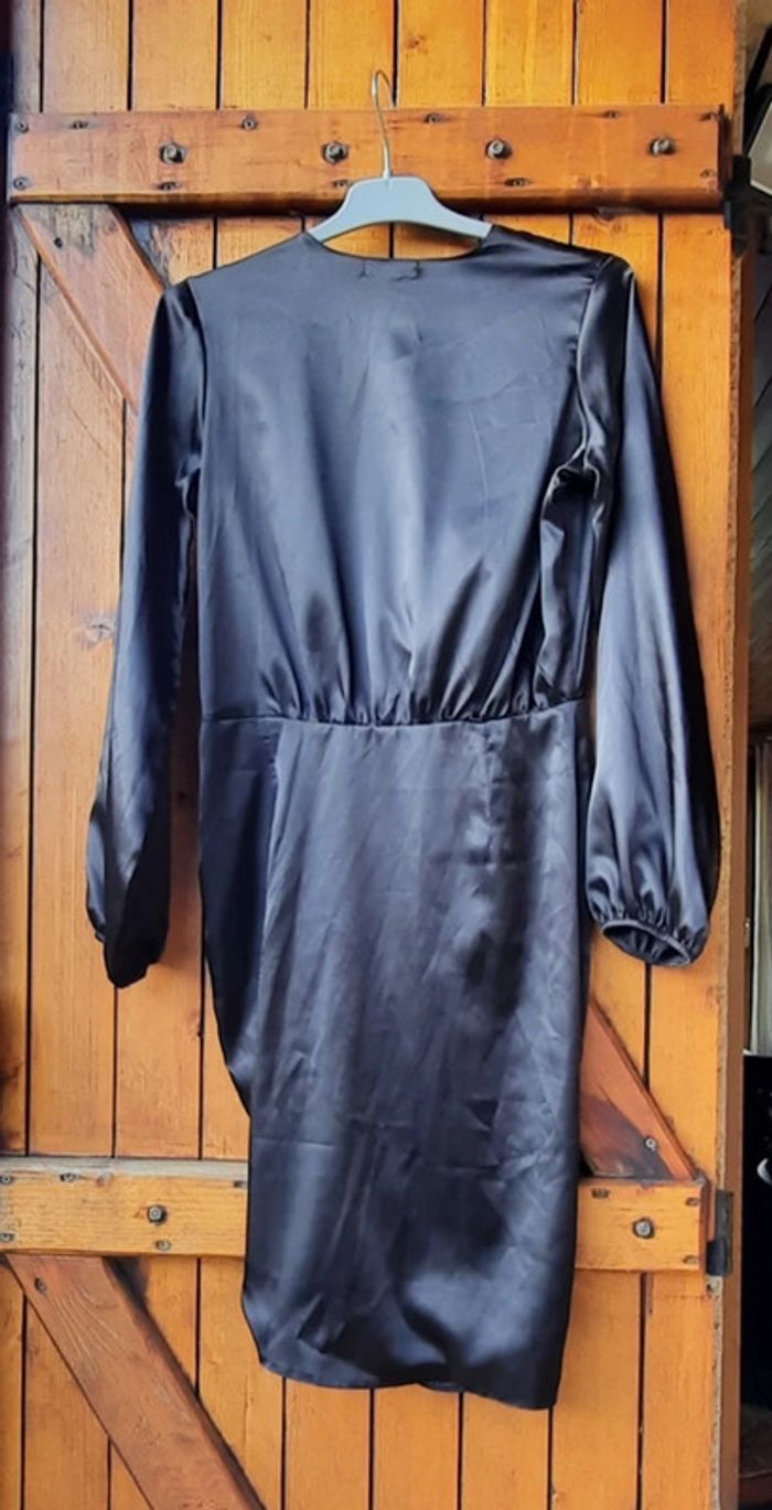Robe noire satin boohoo 34 - photo numéro 2