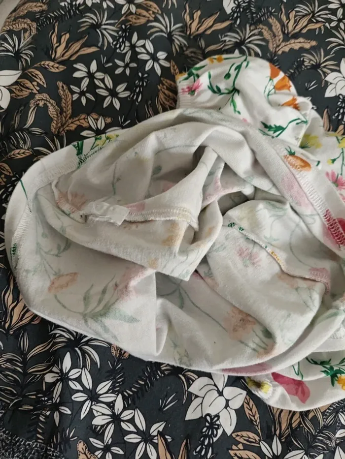 Tee-shirt blanc à fleurs 5ans - photo numéro 4