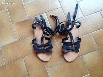 Sandales tout cuir noir mademoiselle André