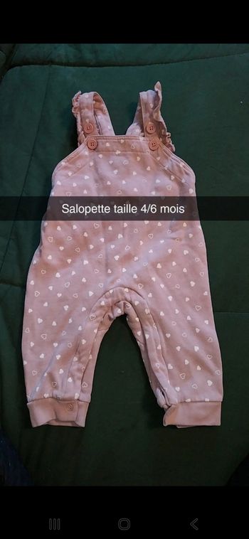 Salopette rose à coeurs