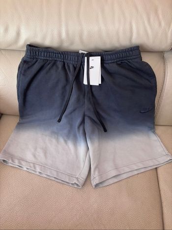 Short NIKE neuf avec étiquette taille  L