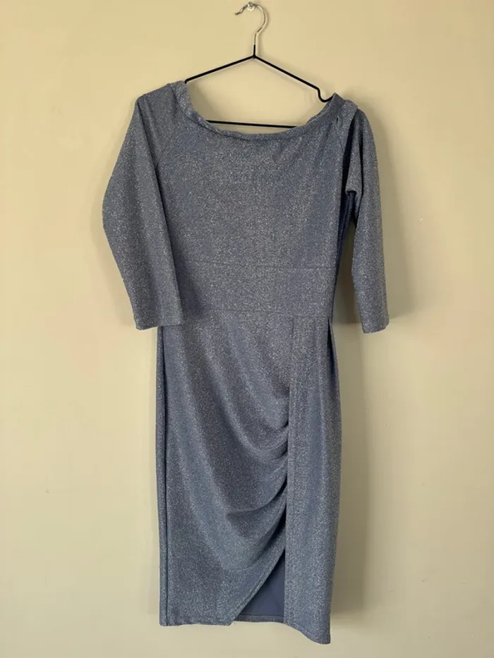 👗Robe - bleu argenté avec des paillettes- très bon état- sans marque