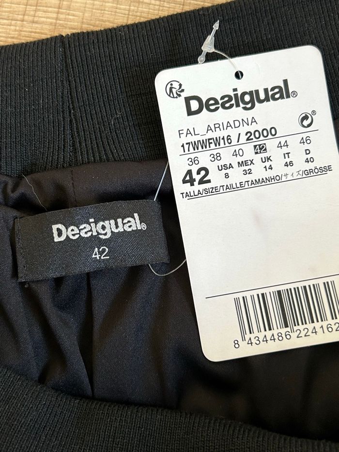 Jupe noire neuve avec broderies Desigual taille 42 - photo numéro 9