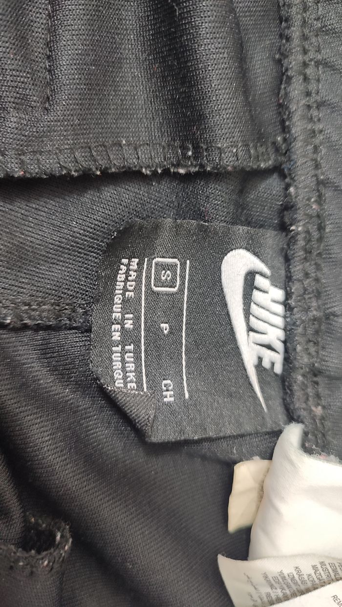 Vêtement vintage de marque Pantalon survêtement Nike noir bande blanche S #D84 - photo numéro 3