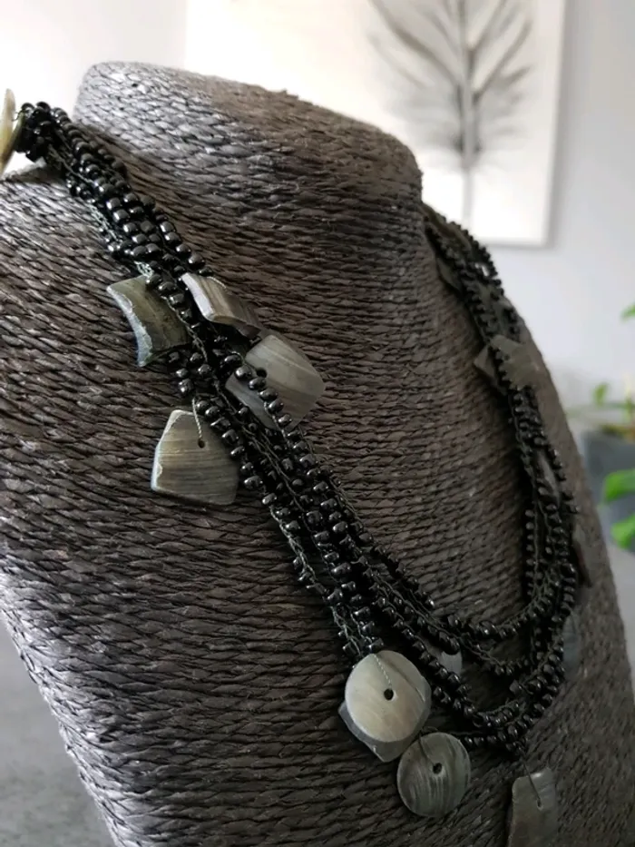 Collier fantaisie noir - photo numéro 3