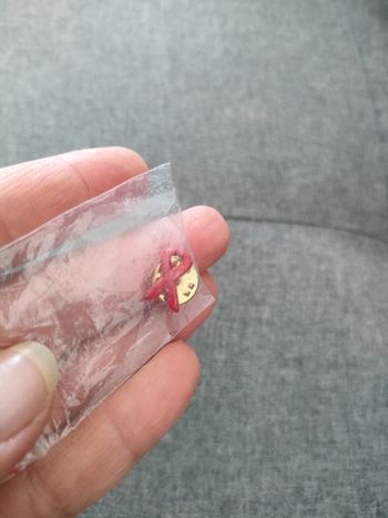 Pin's luttons contre le SIDA