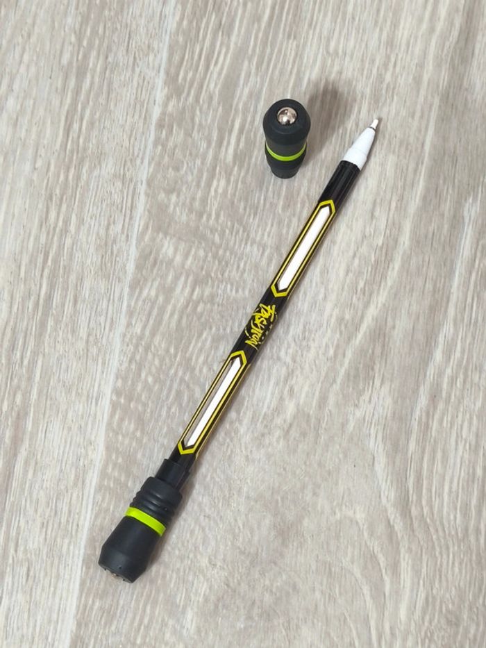 Stylo rotatif anti stress twirling - photo numéro 2