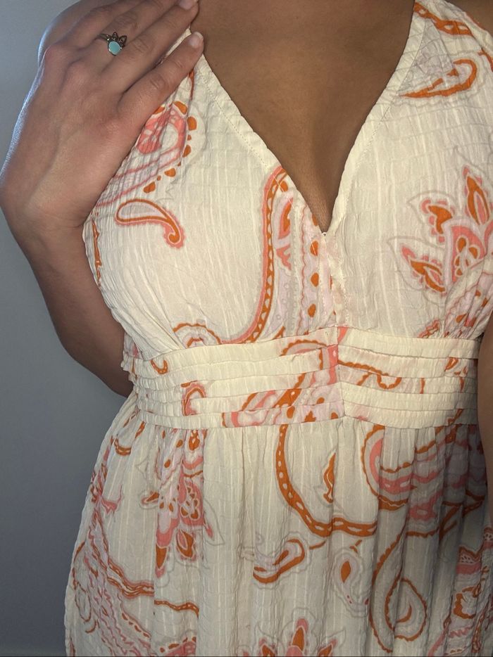 Robe bohème blanc cassé et motifs orangé et rosé - photo numéro 2