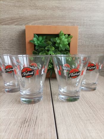 Lot 4 verres St Raphael