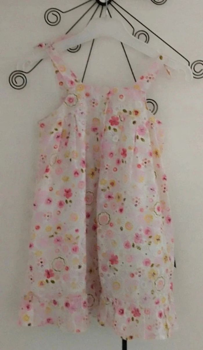 Très jolie robe d'été fleurie Orchestra taille 6 ans