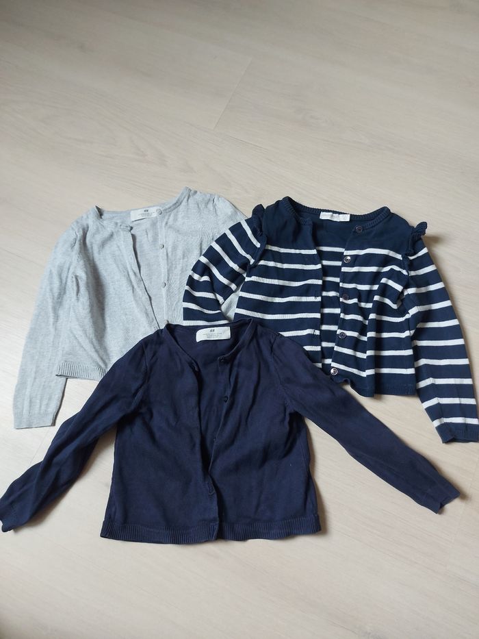 Lot 4ans + gilets - photo numéro 2