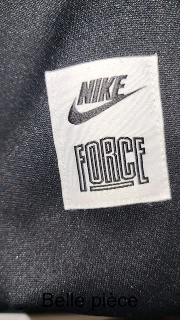 Sweat shirt / pull à capuche nike vintage / rétro - photo numéro 3