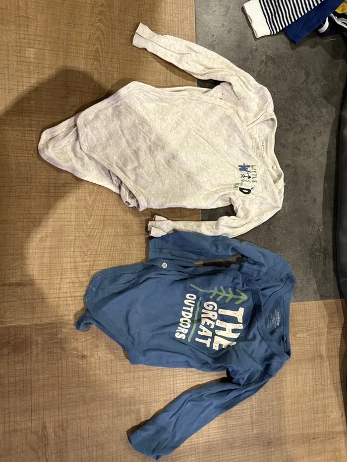 Lot de deux bodys bébé