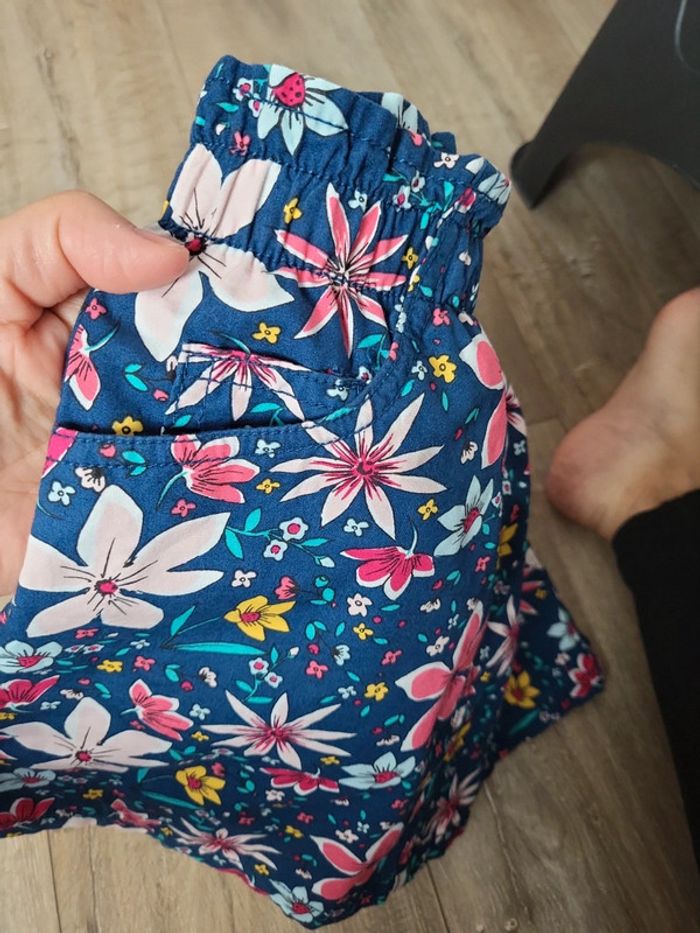 Jupe fille 6 ans tbe - photo numéro 2