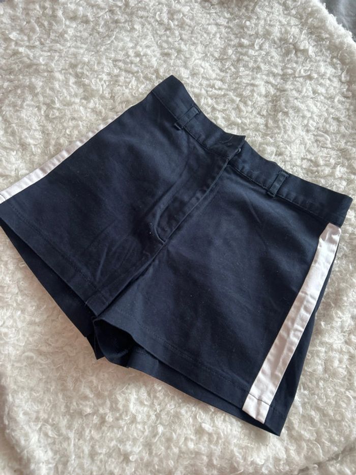 Short marine avec bande blanche Jennyfer 34