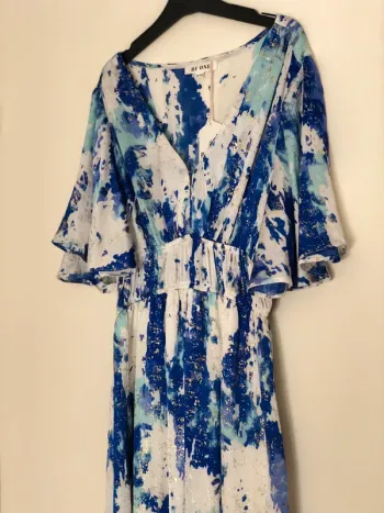 Robe longue bleu motifs dorés