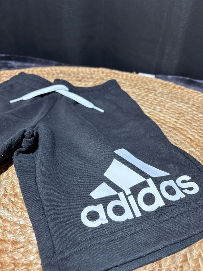 Short Adidas garçon taille 4/5ans - photo numéro 3
