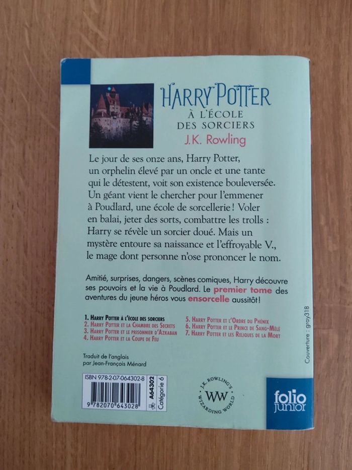 Livre ”Harry Potter à l’école des sorciers” - photo numéro 2