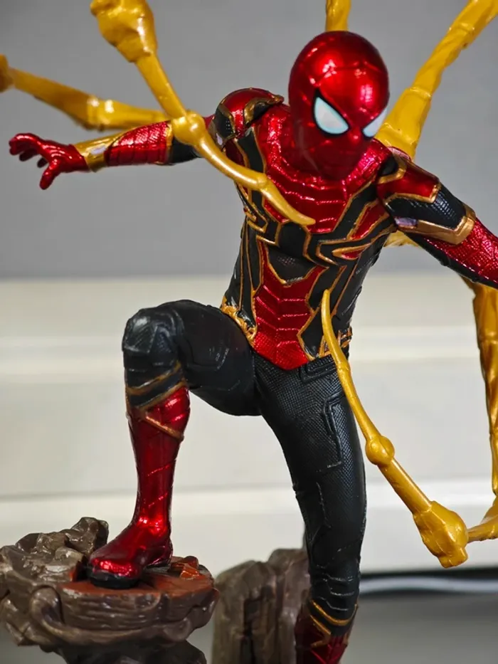 Figurine Spider-Man : Iron Armor 24cm neuve sans boîte - photo numéro 6