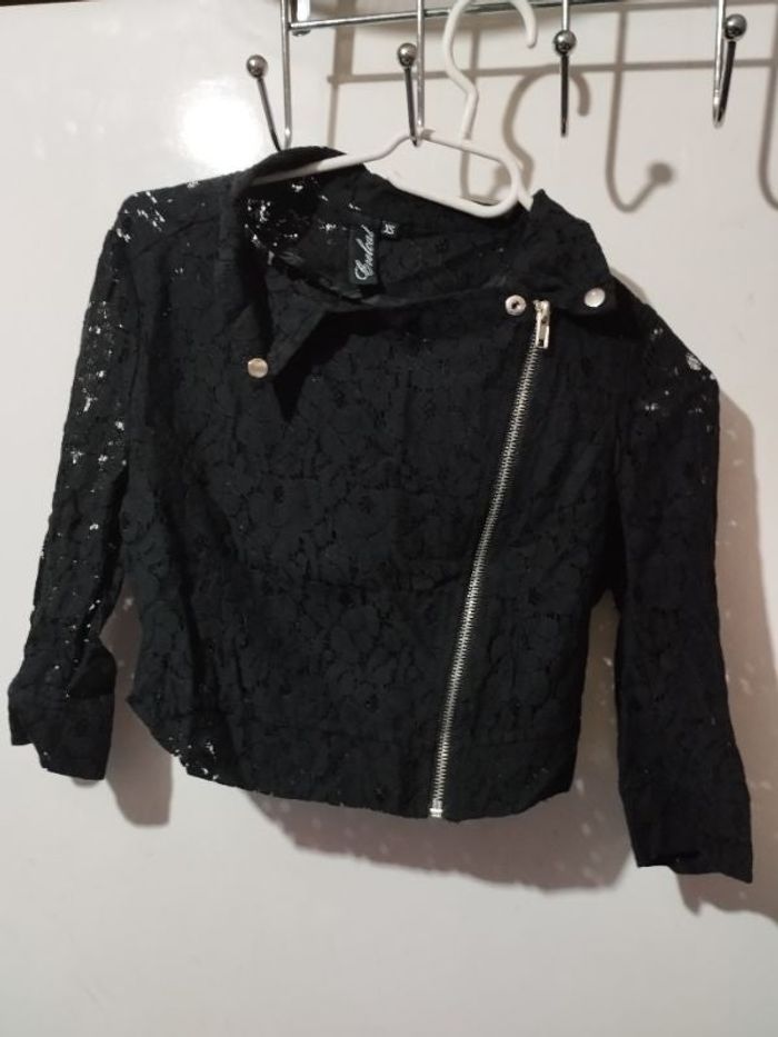 Petite veste dentelle