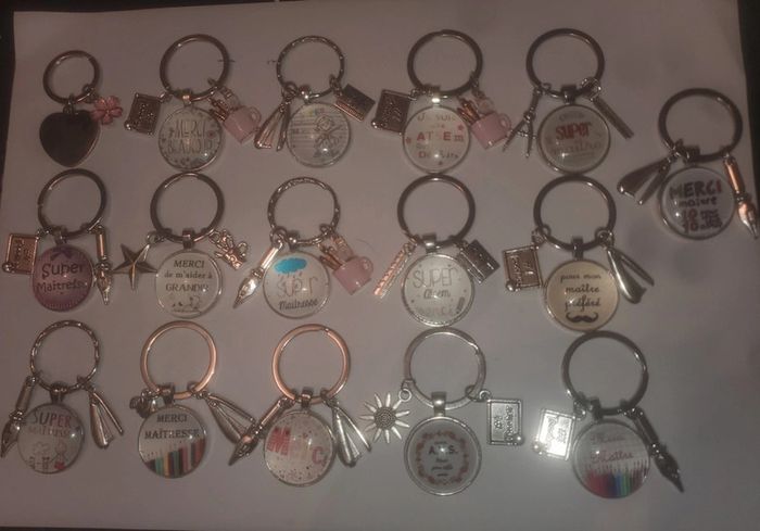 1 porte clé maîtresse atsem avs cadeaux fin d'année