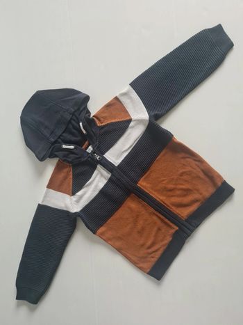 Gilet zippé en maille marron, marine et blanc avec capuche garçon 4 ans
