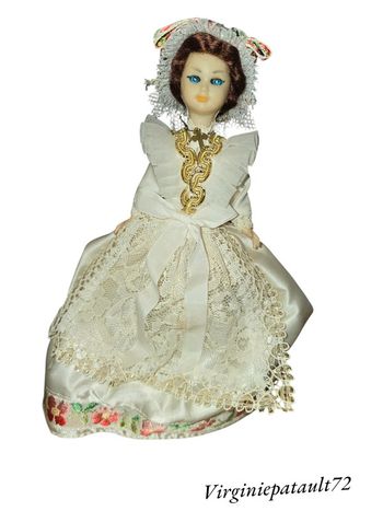 Poupée collection 22 cm