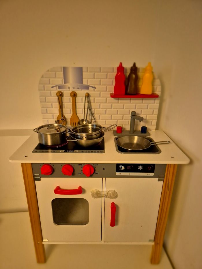 Cuisine enfants et ses accessoire et ustensiles