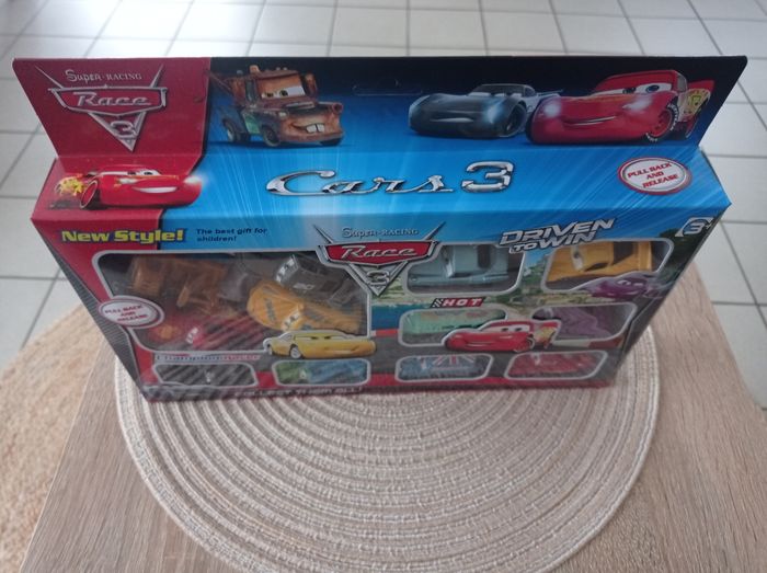 Coffret 12 véhicules Cars à friction - photo numéro 4