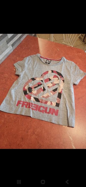 T.shirt fille taille 8 ans