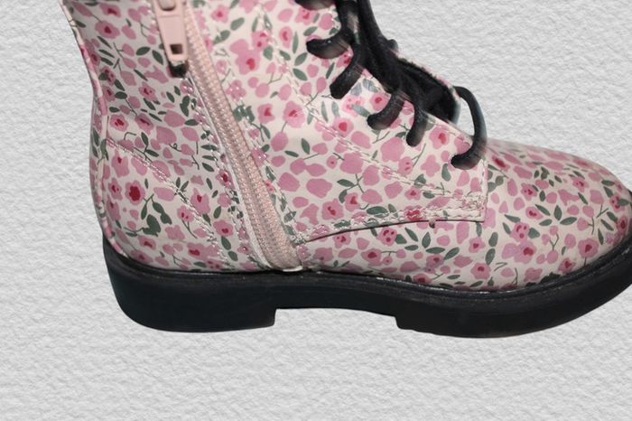 bottines fleuries Primark, taille 25/26 - photo numéro 3