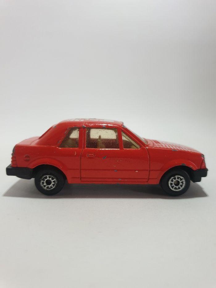 Mc Toy Ford Escort 1.6i 1/64 Made in Macau 🇲🇴 - photo numéro 4