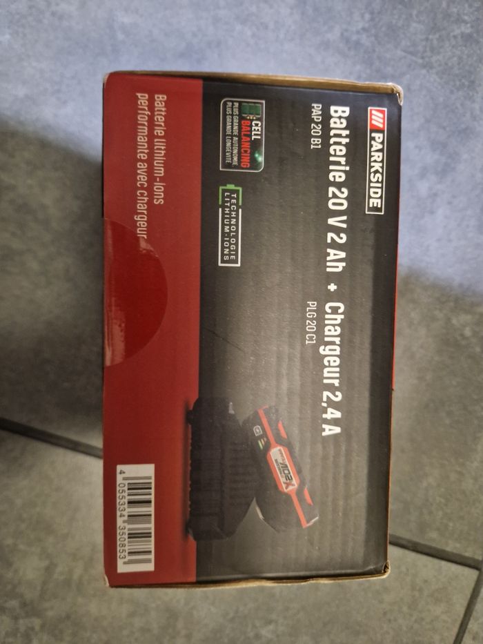 Batterie 20 v et chargeur NEUF - photo numéro 2